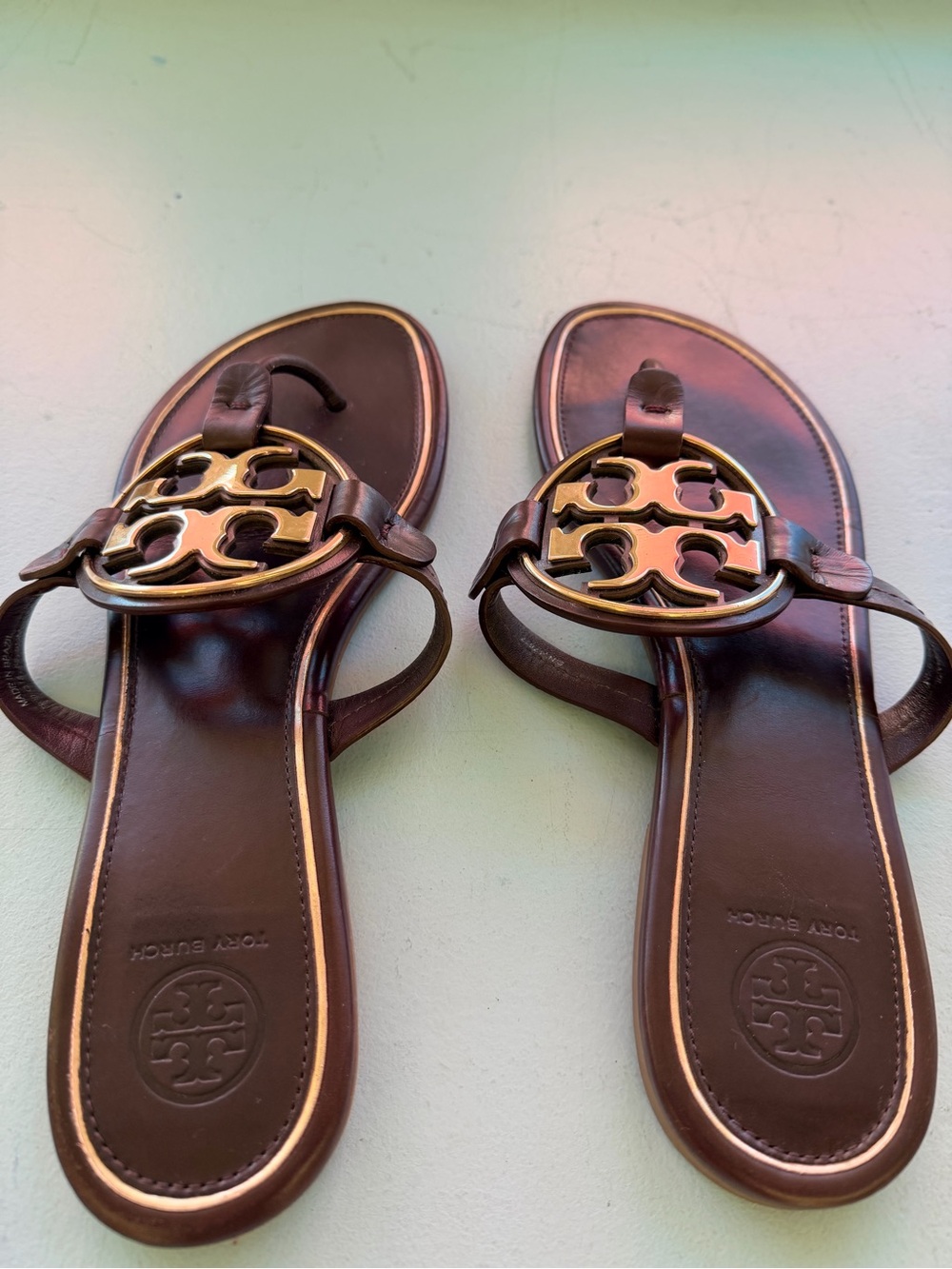 Tory Burch Brown Leather Sandal with bronze/brown(metallic) Logo Medallion - Picture 2 of 6